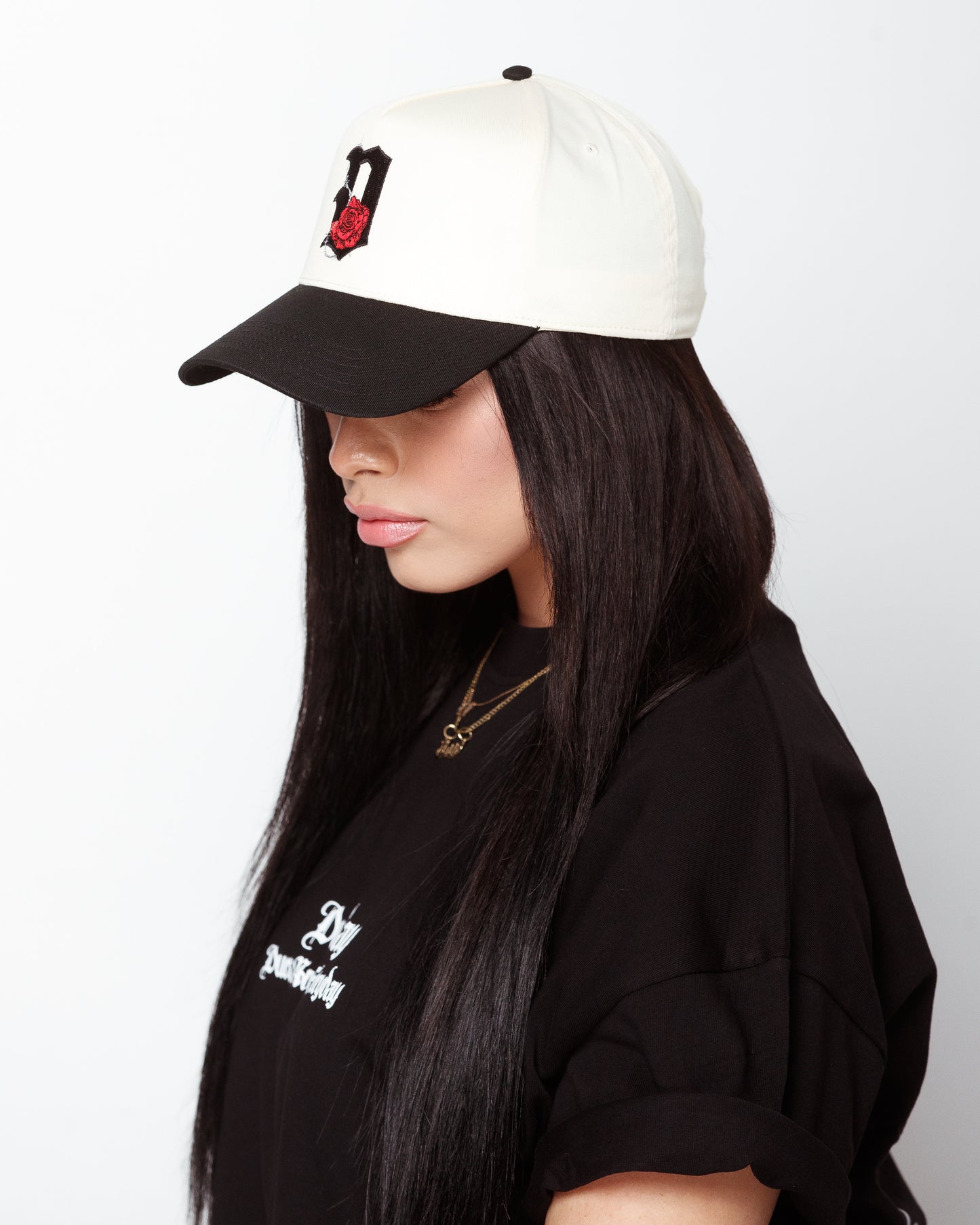 Stitched "D'Rose" Snapback in off-white/ black