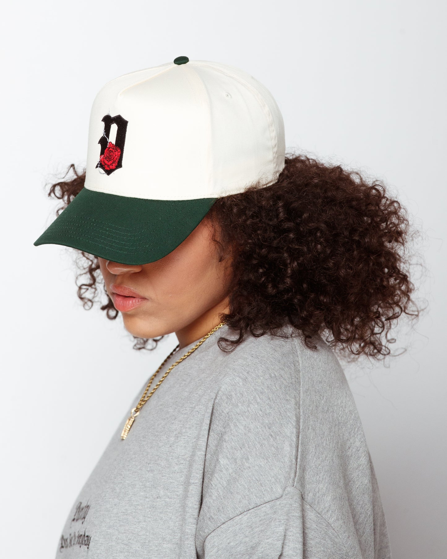 Stitched "D'Rose" Snapback in off-white/ hunter green