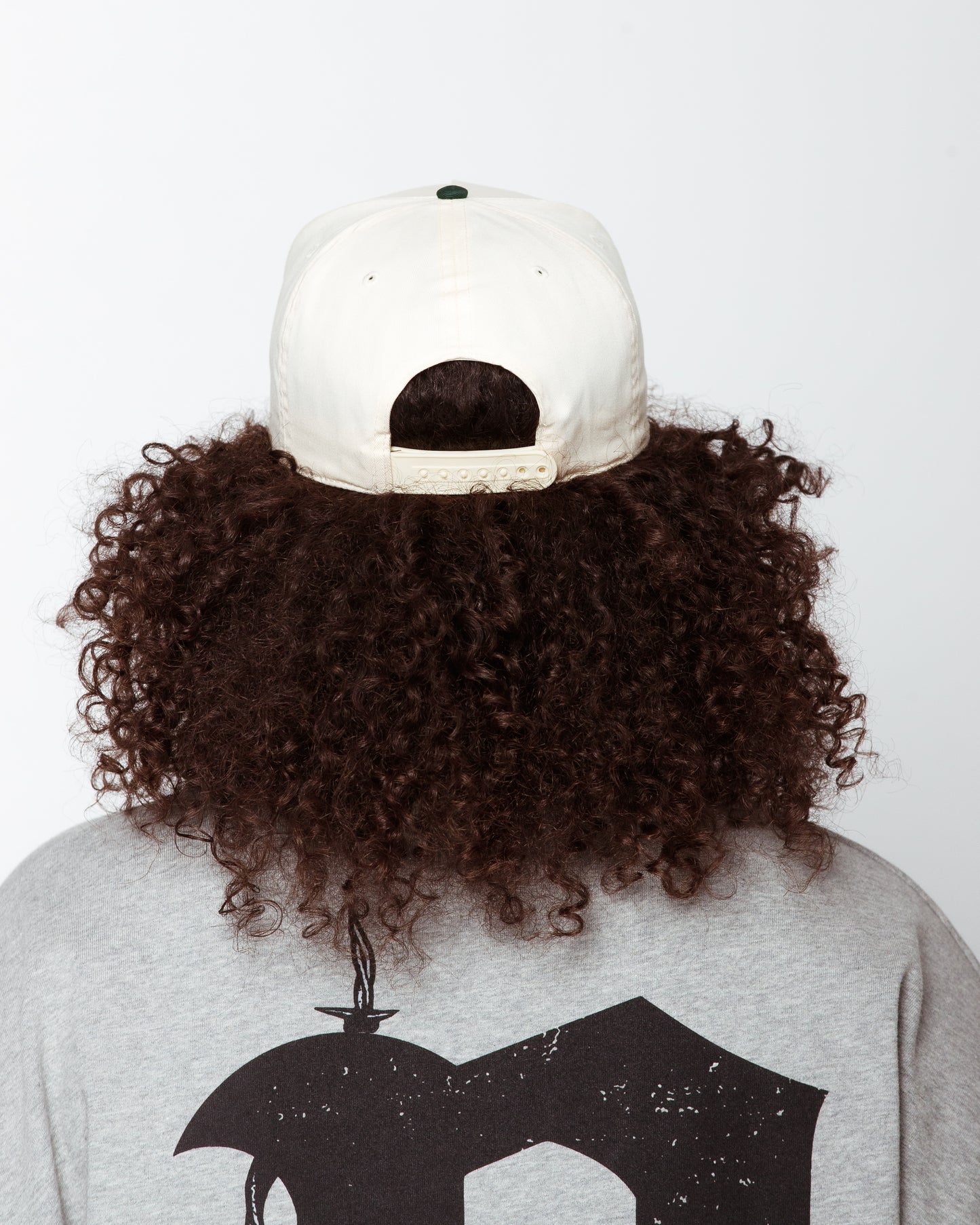 Stitched "D'Rose" Snapback in off-white/ hunter green