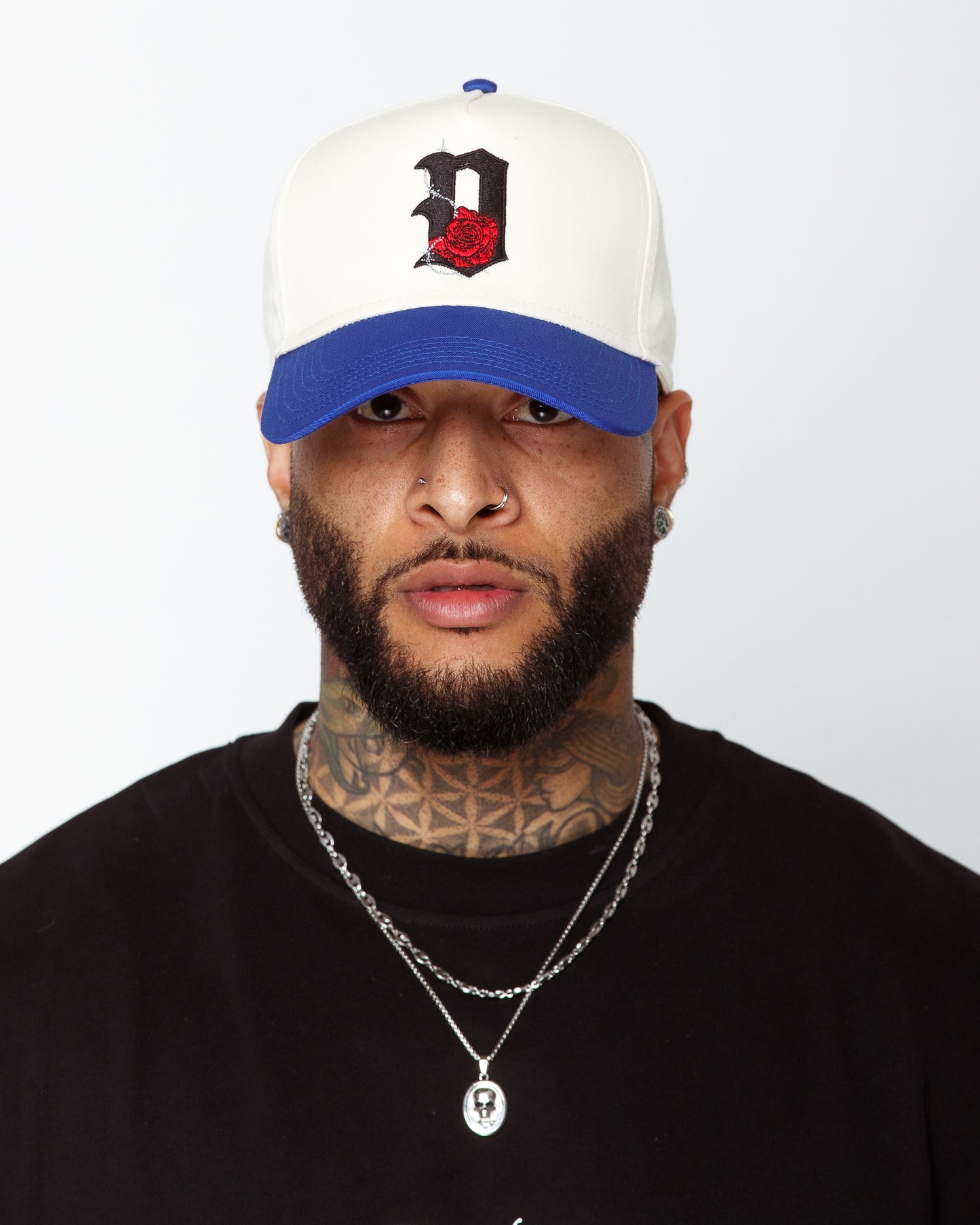 Stitched "D'Rose" Snapback in off-white/ royal blue