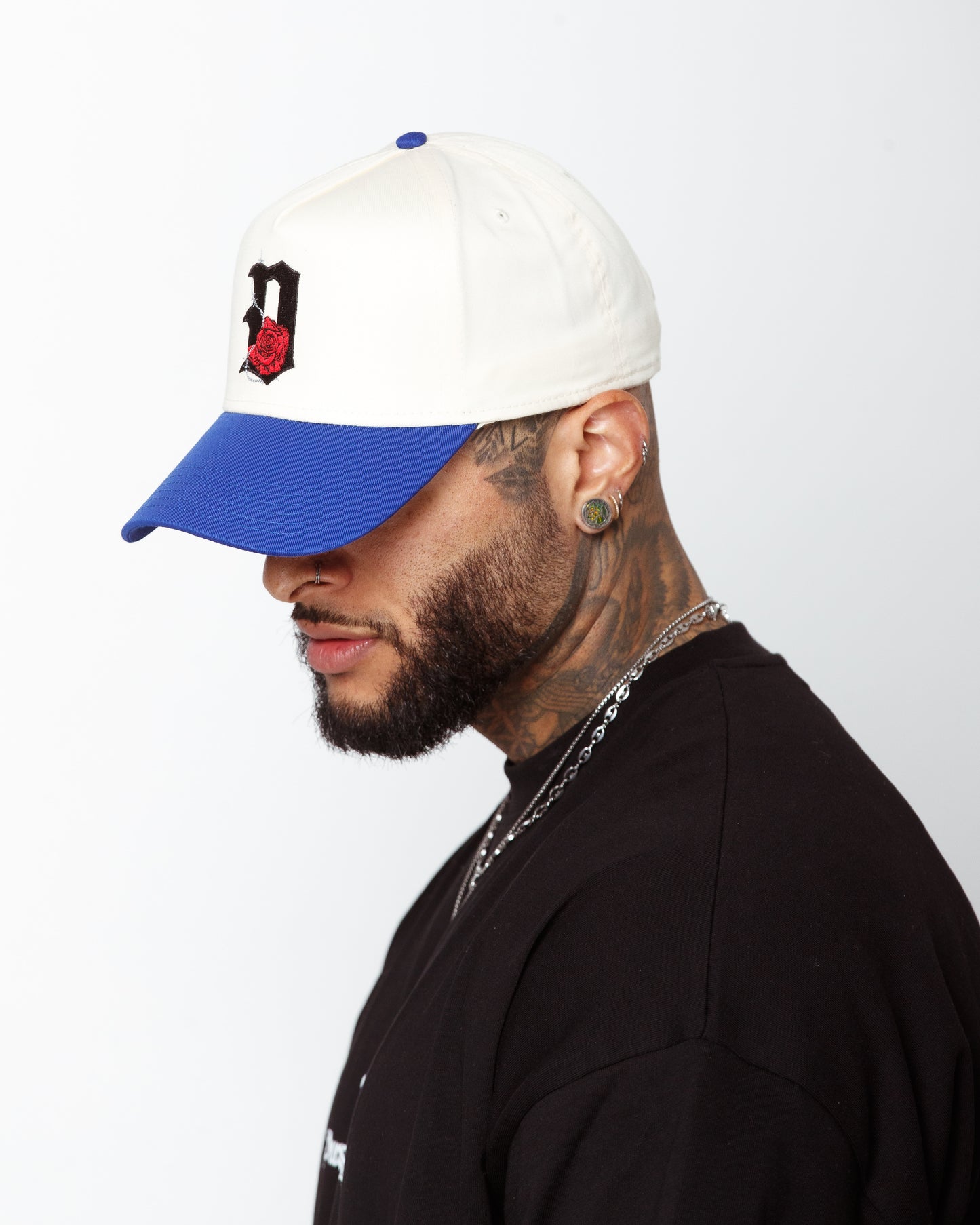 Stitched "D'Rose" Snapback in off-white/ royal blue