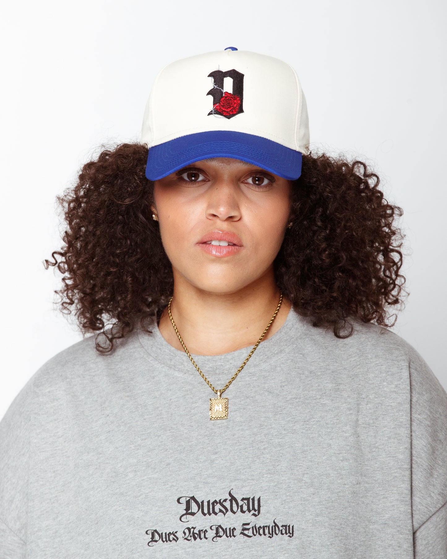 Stitched "D'Rose" Snapback in off-white/ royal blue