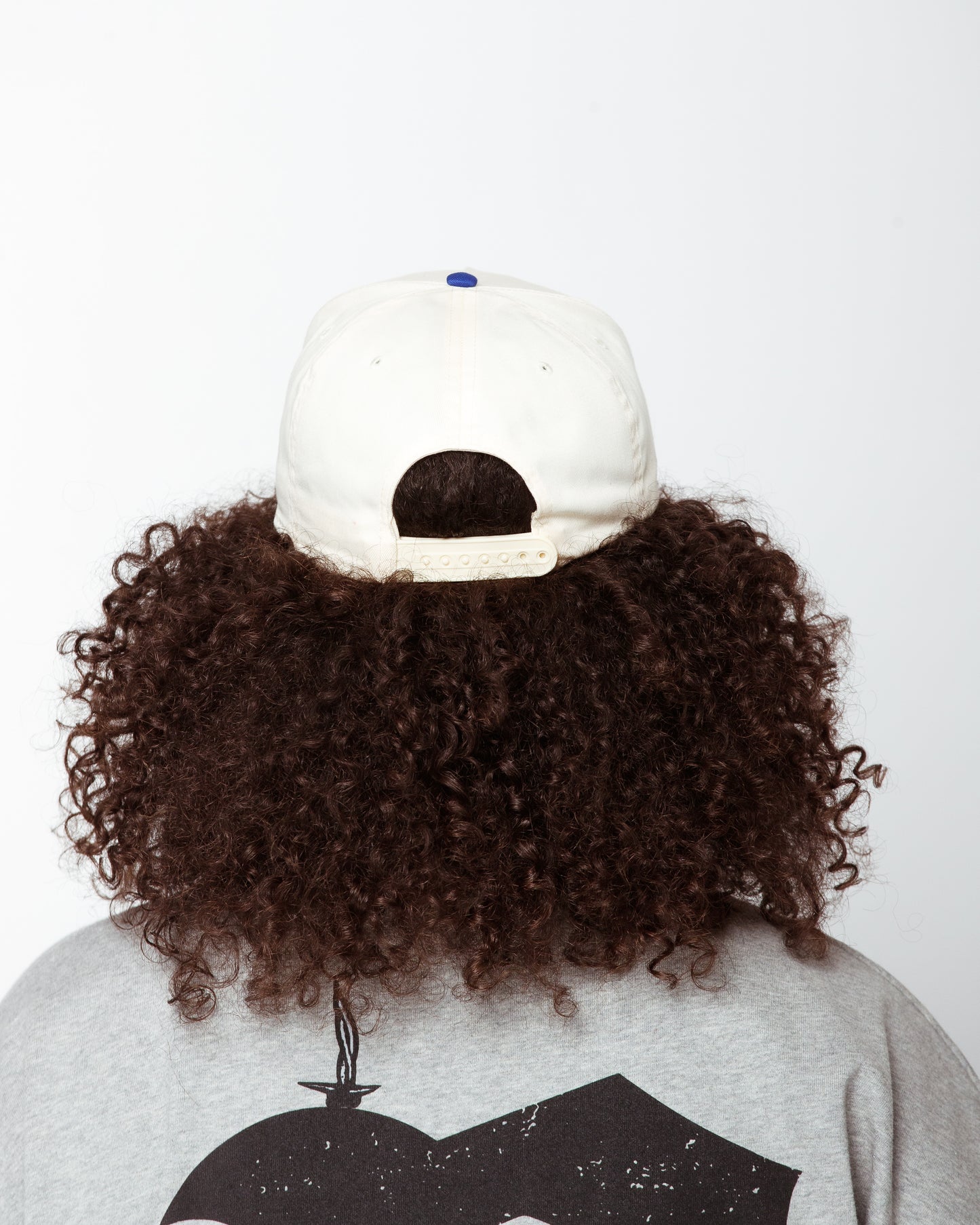 Stitched "D'Rose" Snapback in off-white/ royal blue